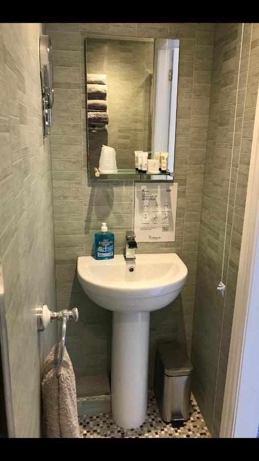 Norman Guest House With Free Parking Уитби Экстерьер фото
