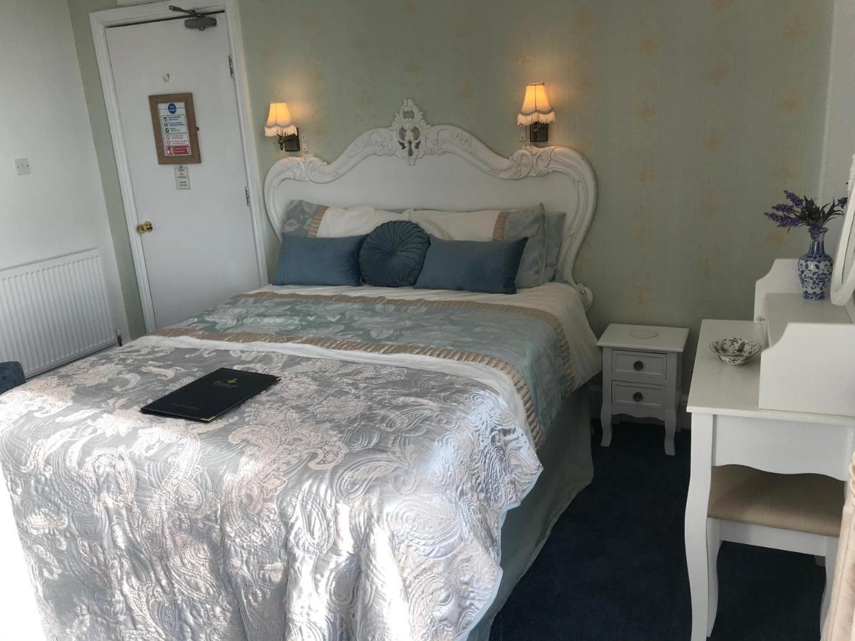 Norman Guest House With Free Parking Уитби Экстерьер фото
