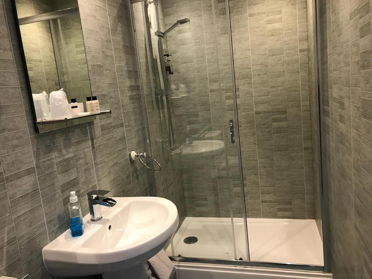 Norman Guest House With Free Parking Уитби Экстерьер фото
