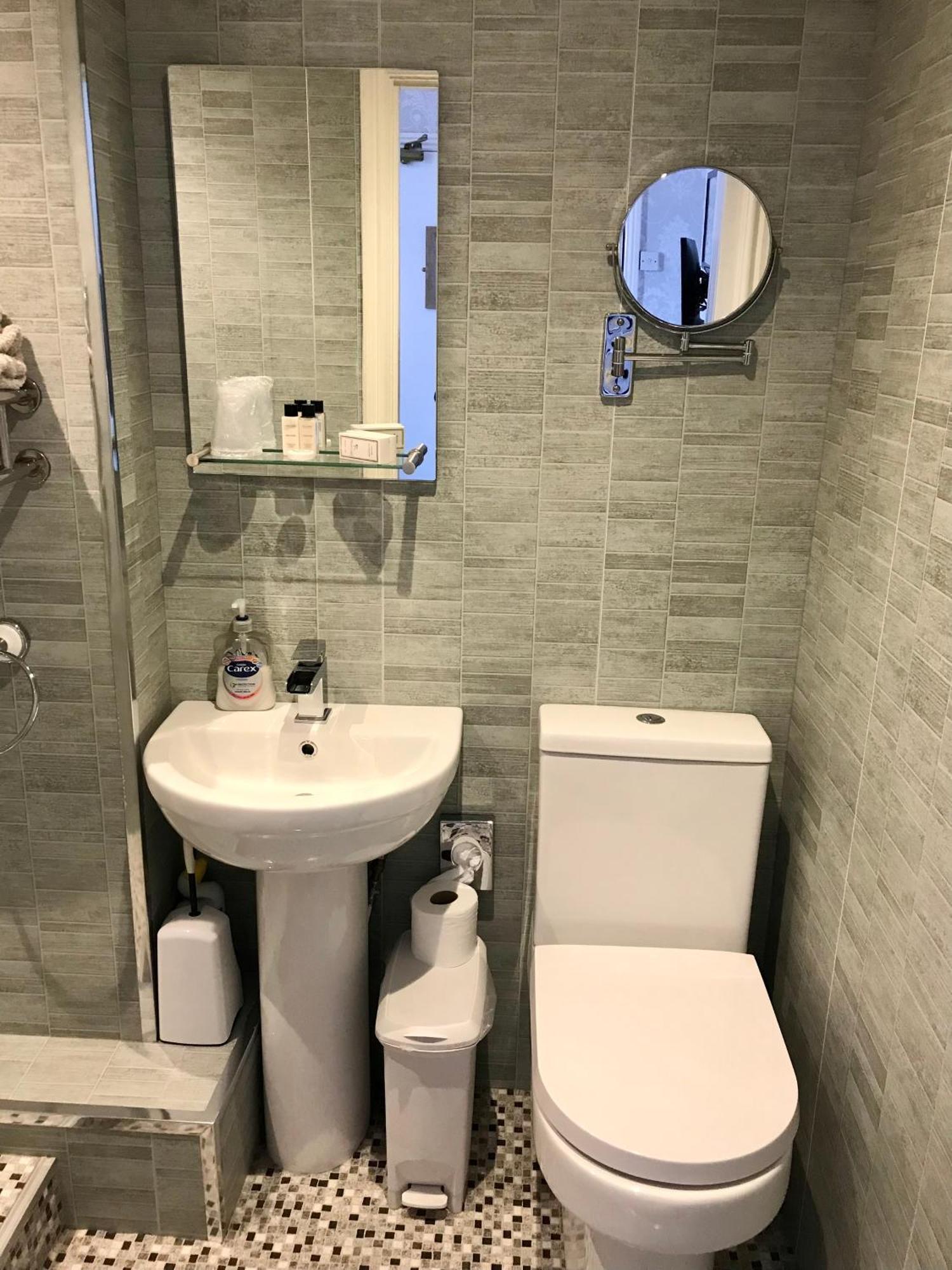 Norman Guest House With Free Parking Уитби Экстерьер фото