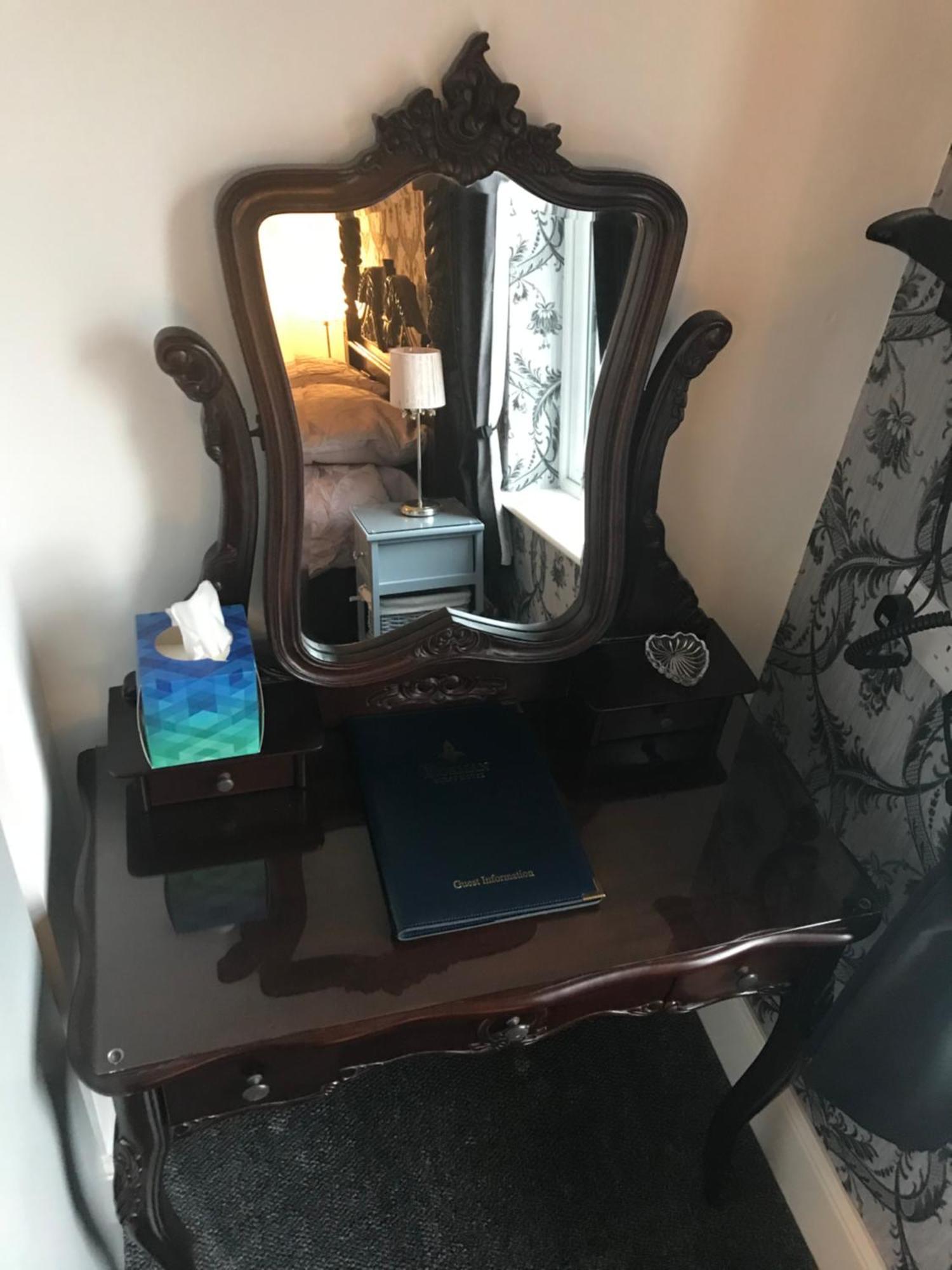 Norman Guest House With Free Parking Уитби Экстерьер фото